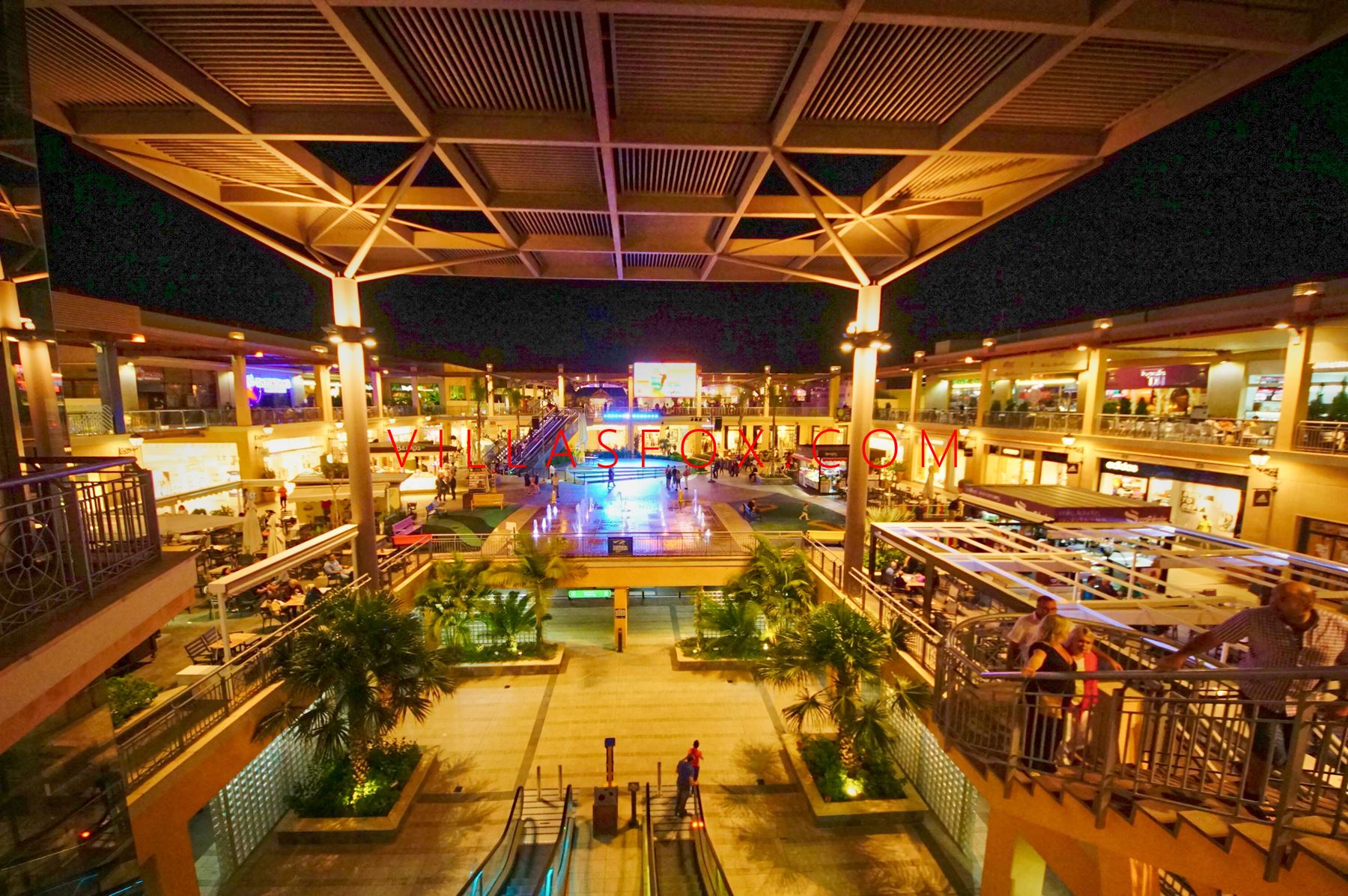 la zenia boulevard at night 02