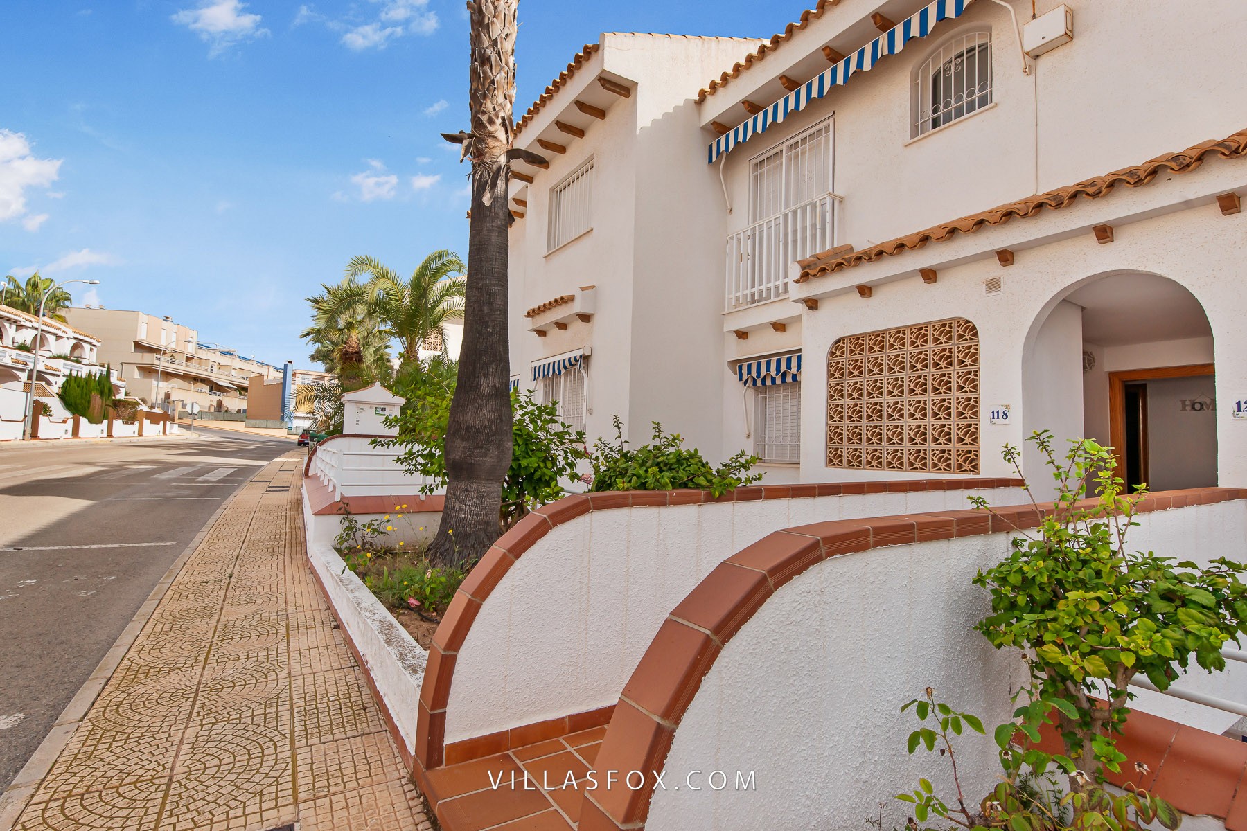 Aguamarina 3-bedroom townhouse close to the beach with 2 garage spaces and store room