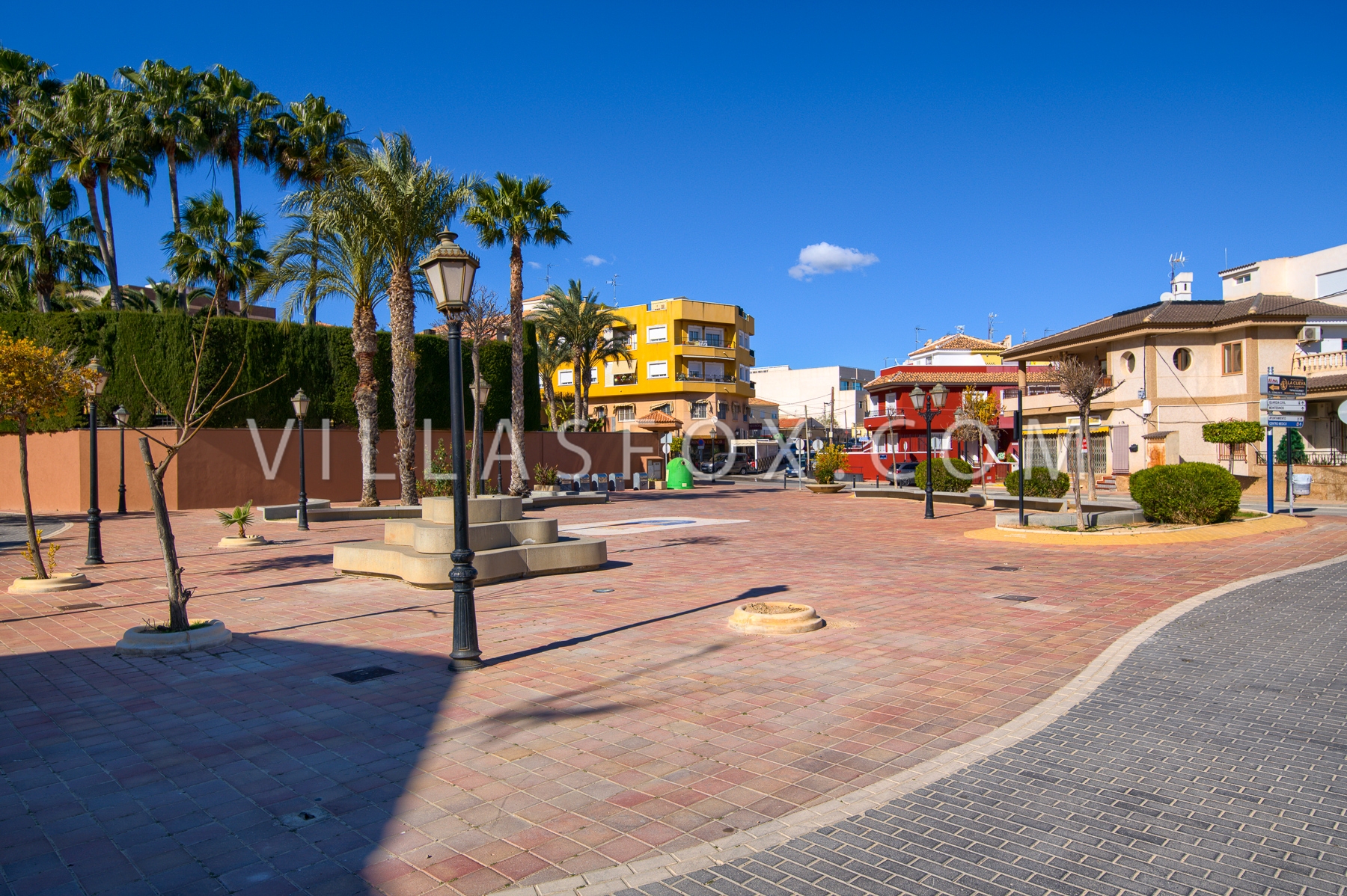 San Miguel de Salinas nowoczesna kamienica w centrum miasta na sprzedaż a la venta Villas Fox-53