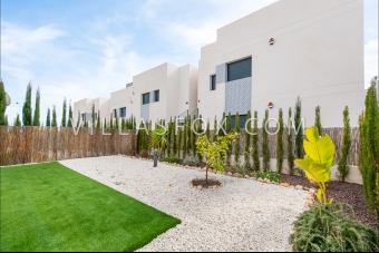 1121, 3-bedroom luxury ground-floor apartment with garden, tropical pool, San Miguel de Salinas