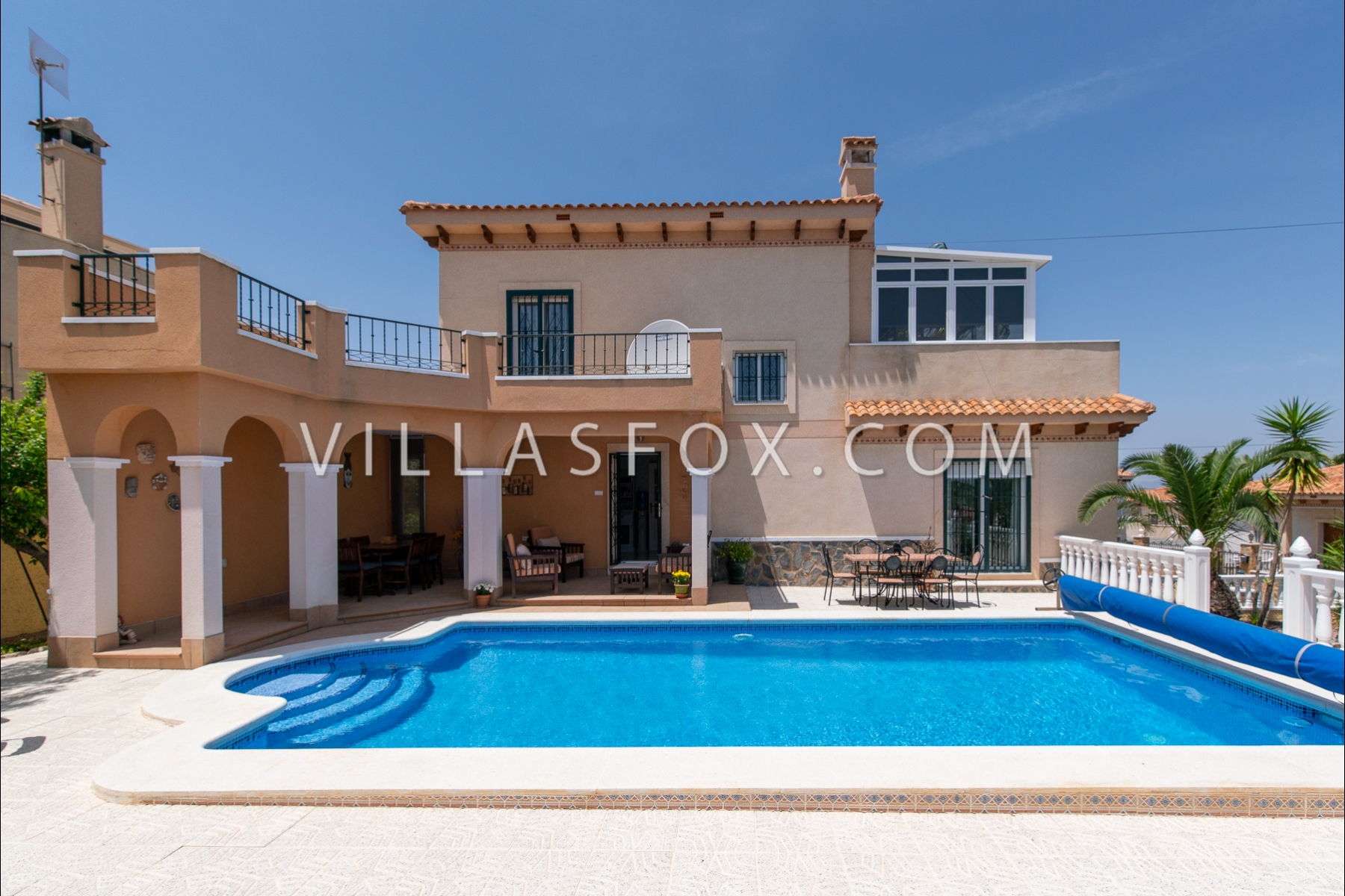 Stunning 3-bedroom, 3-bathroom detached villa with pool, garage and incredible views!