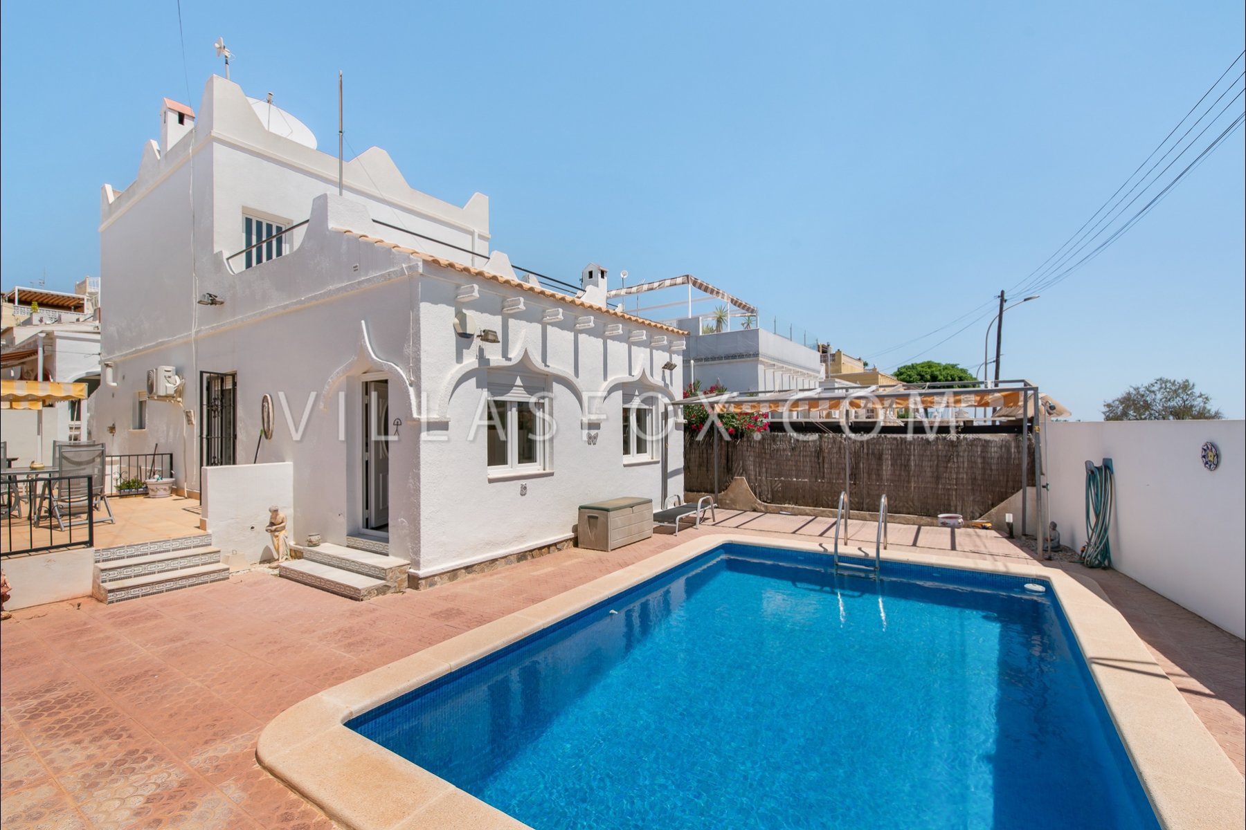 Chalet independiente de 3 dormitorios en parcela de esquina con piscina privada, Balcón de la Costa Blanca, San Miguel de Salinas