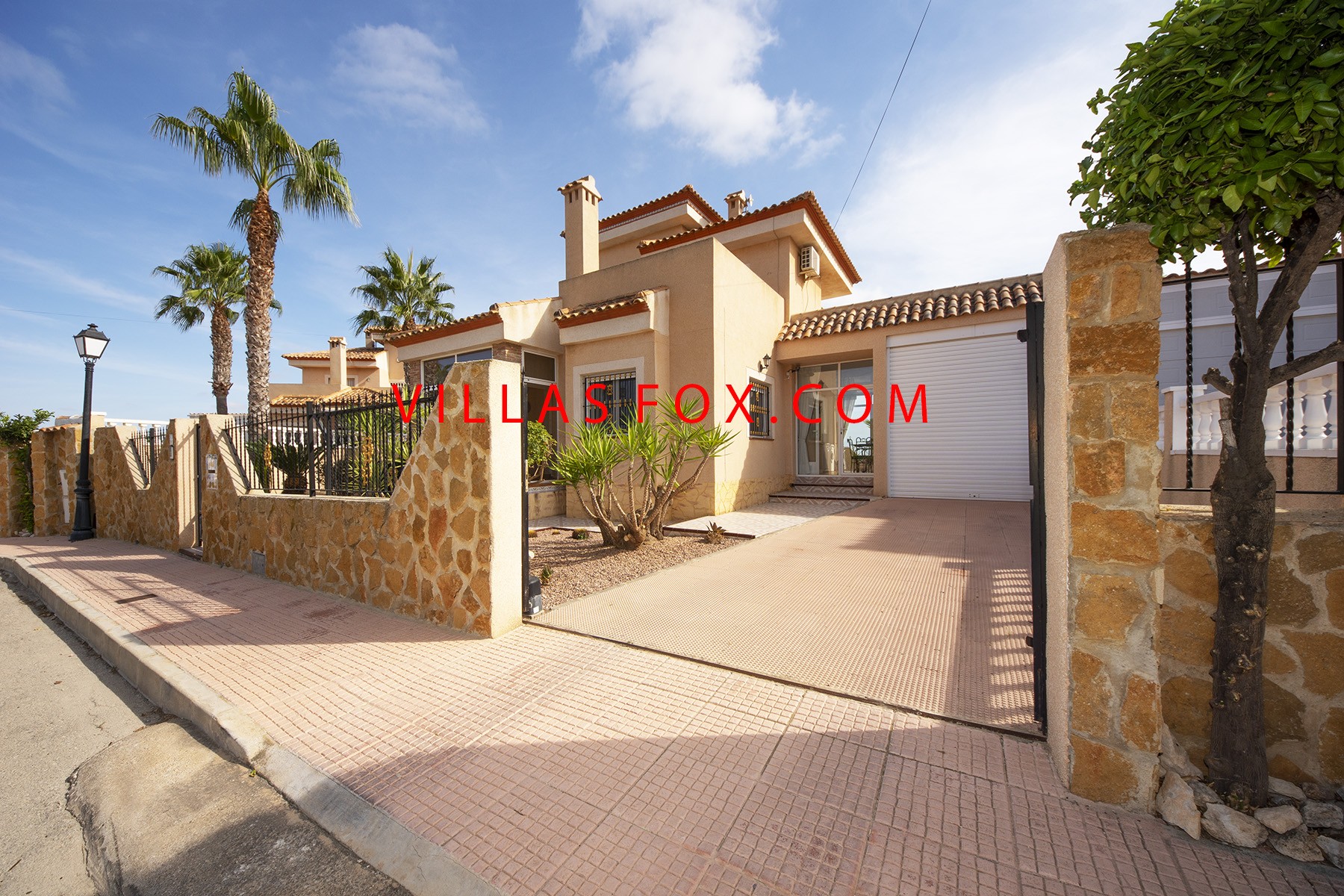 Villa de lujo de 3 dormitorios en Torrestrella con piscina privada