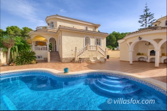 1198, villa individuelle de 5 chambres avec piscine, cuisine d'été, Villasmaría, San Miguel de Salinas