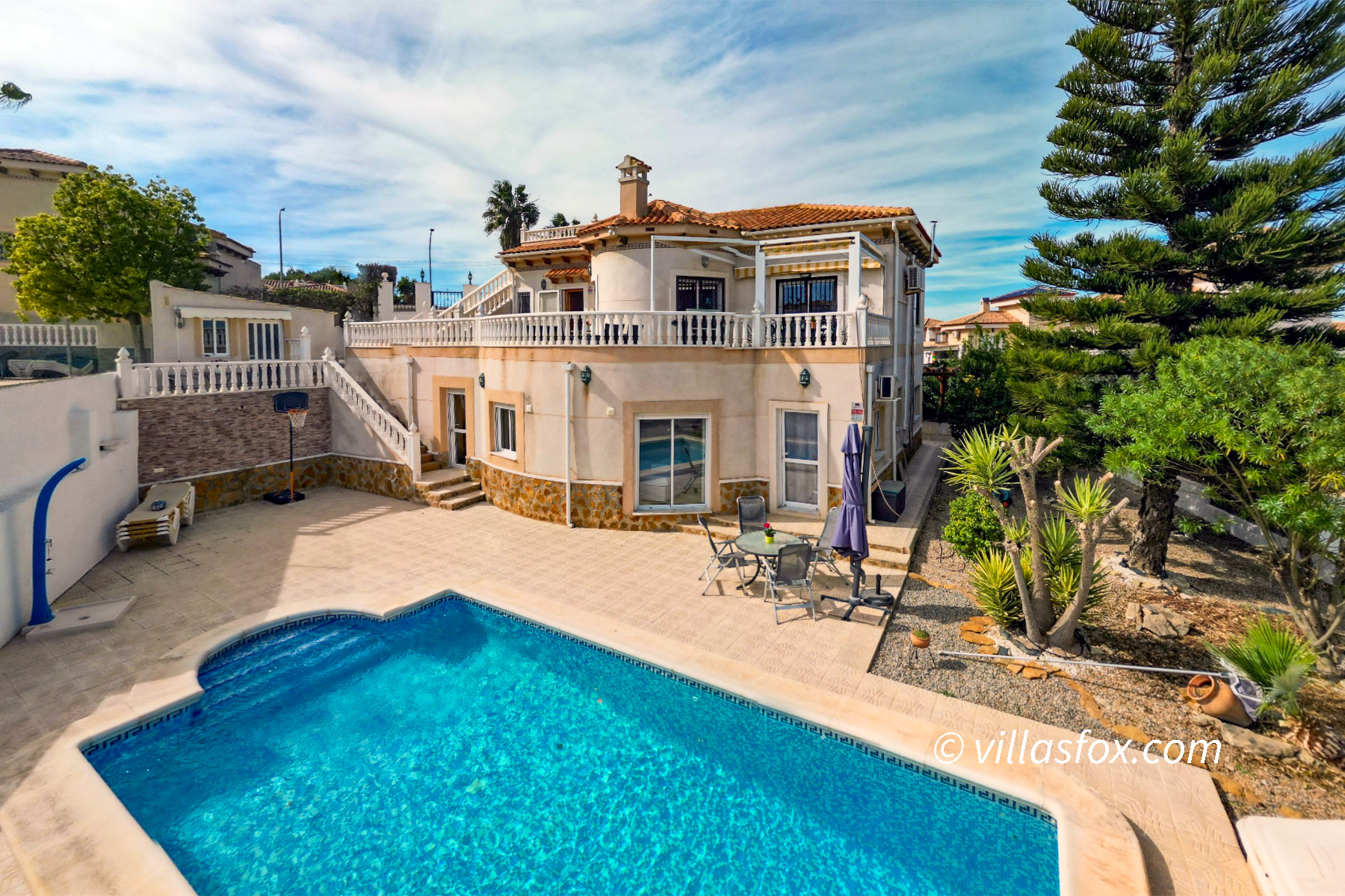 For Sale in San Miguel de Salinas, luxury Villas María villa with 6 bedrooms