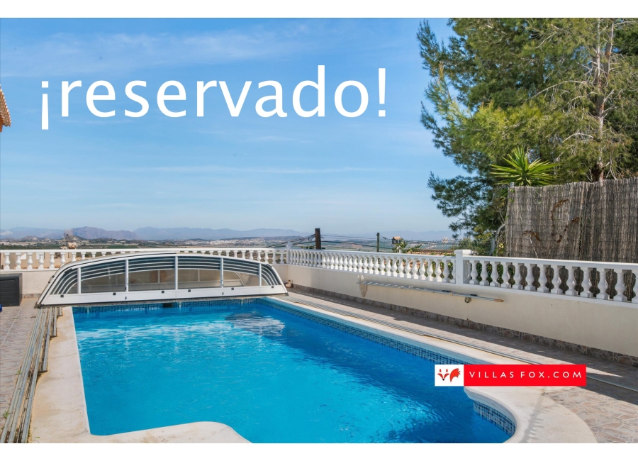 Las Comunicaciones San Miguel de Salinas 4-bedroom villa for sale with double garage, pool, great views!