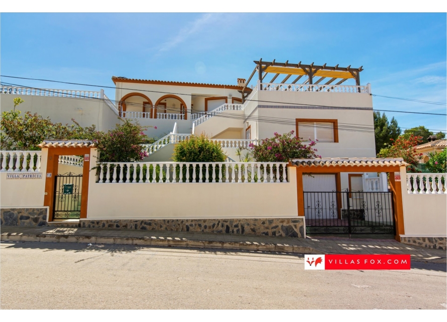 Las Comunicaciones San Miguel de Salinas 4-bedroom villa for sale with double garage, pool, great views!