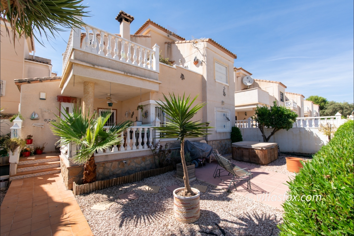 Продається окрема вілла Lakeview Mansions Lo Rufete