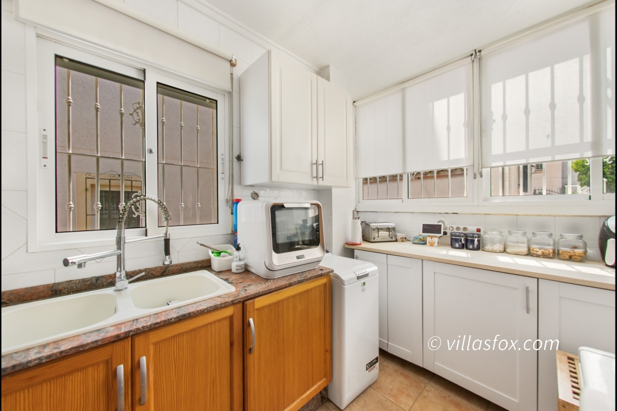 Вілла Lakeview Mansions Lo Rufete San Miguel de Salinas на продаж-01