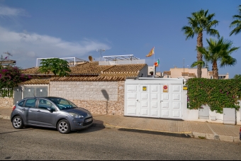 1267, 2-roms quad bungalow med solarium, off-road parkering nær La Zenia Boulevard