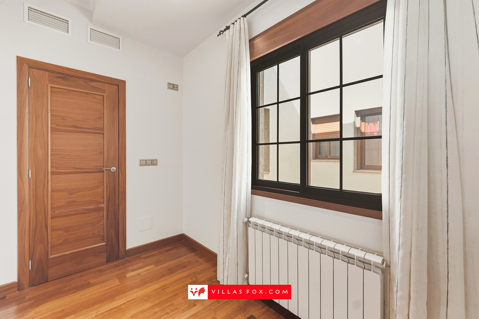 San Miguel de Salinas luxury top-floor apartment with solarium and garage spaces-24