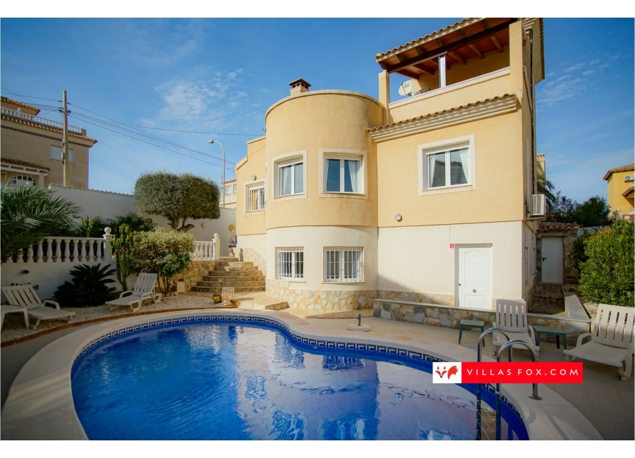 Villa individuelle de 4 chambres avec piscine, garage, licence touristique, Blue Lagoon
