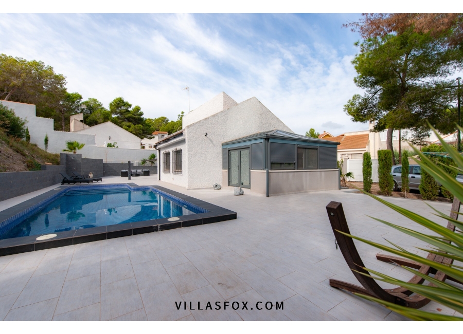 Villa de luxe à San Miguel de Salinas avec piscine et véranda