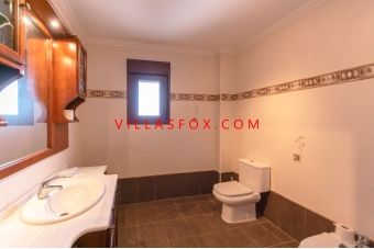 35_San_Miguel_de_Salinas_Casa adosada en el centro de la ciudad por_Villas_Fox_best_estate_agents_61103299cf39a