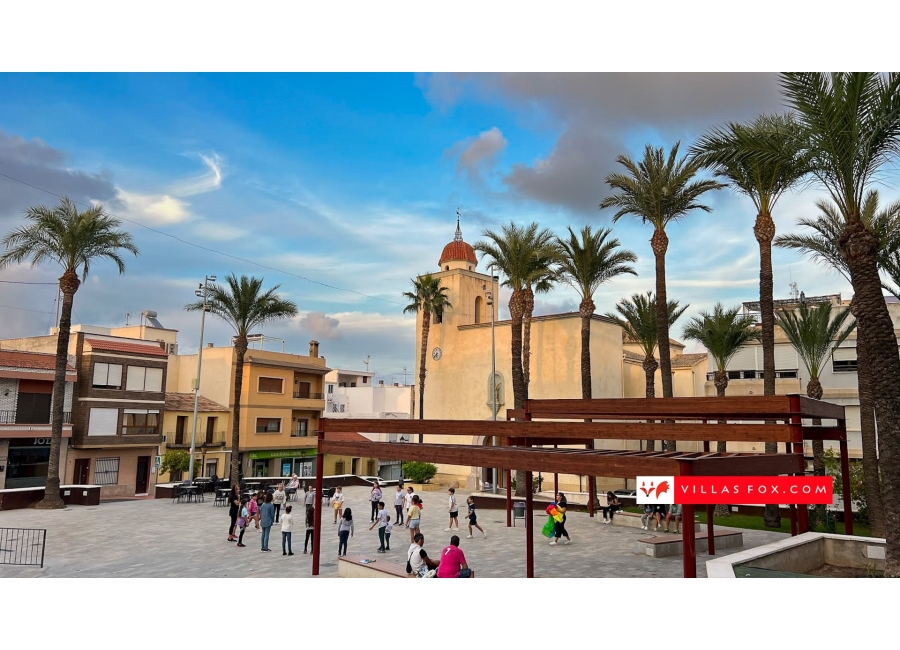 56-San_Miguel_de_Salinas_church_square_children_playing