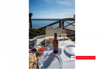 54-nautilus_eating_al_fresco_by_the_sea_punta_prima