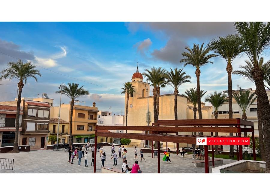 San_Miguel_de_Salinas_church_square_children_playing