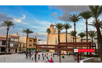 San_Miguel_de_Salinas_church_square_children_playing