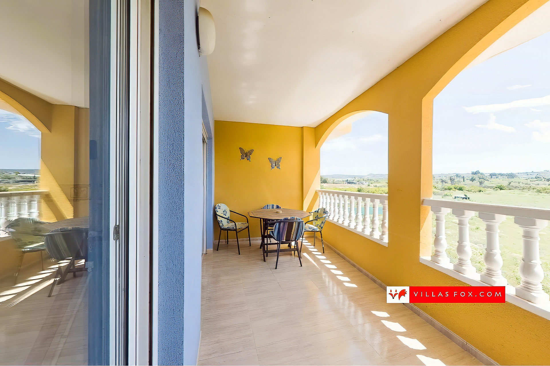 Jacarilla 3-bedroom, 2-bathroom duplex apartment with solarium and garage space