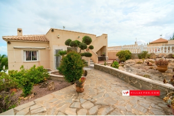 Las Comunicaciones San Miguel de Salinas detached villa for sale-10