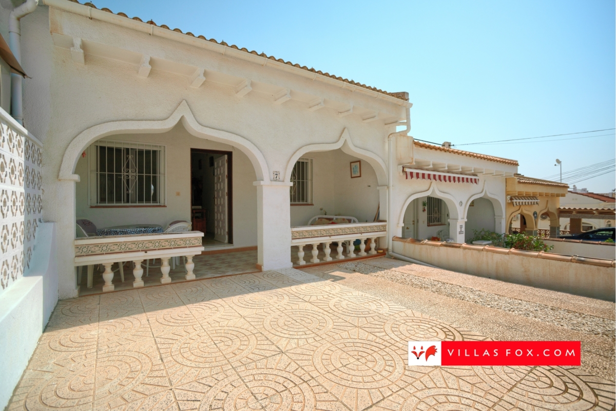2-bedroom townhouse with front and rear garden, underbuild and solarium, Balcón de la Costa Blanca