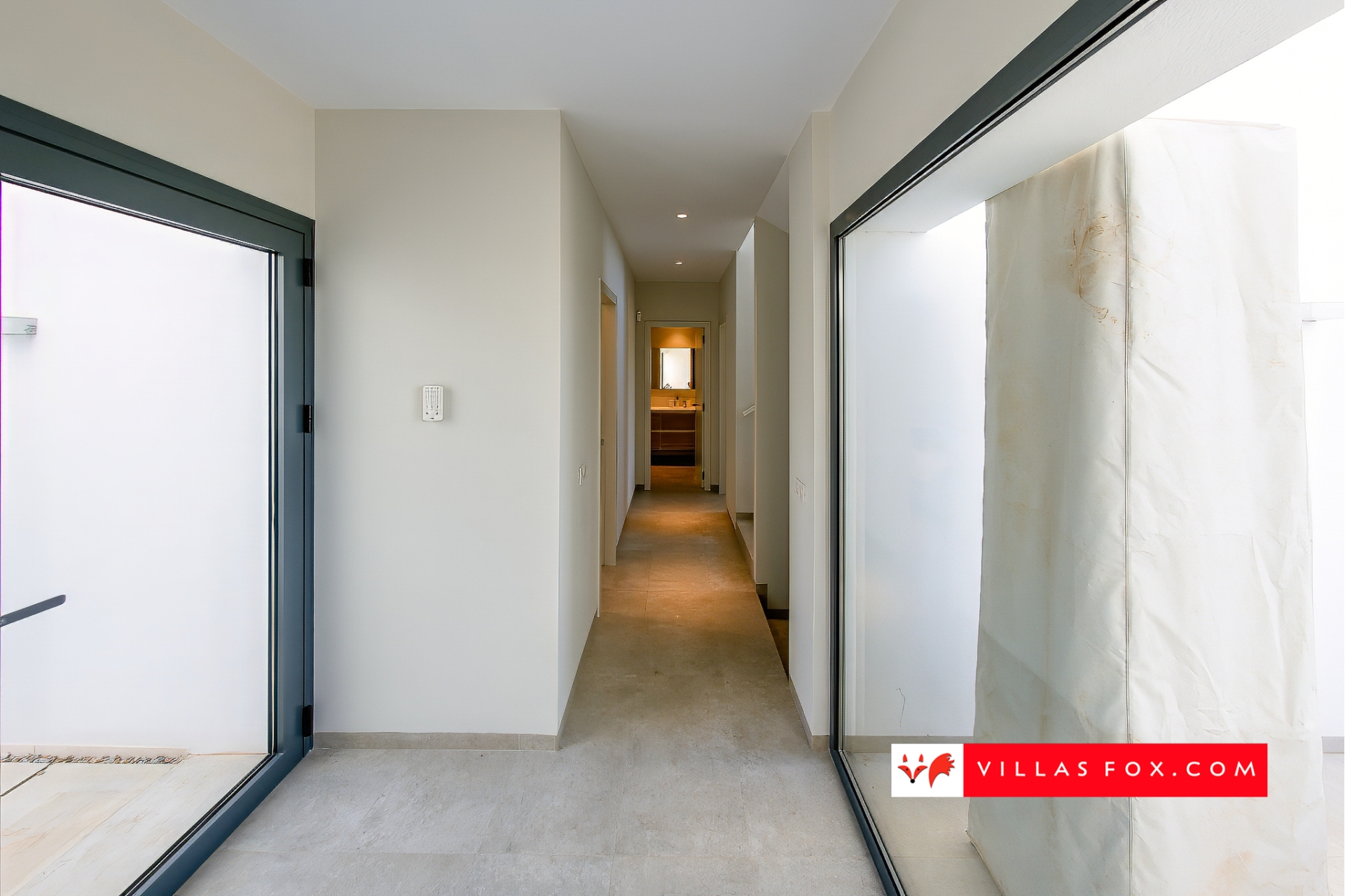 Продається розкішна вілла Las Colinas Country Club Golf Resort-182