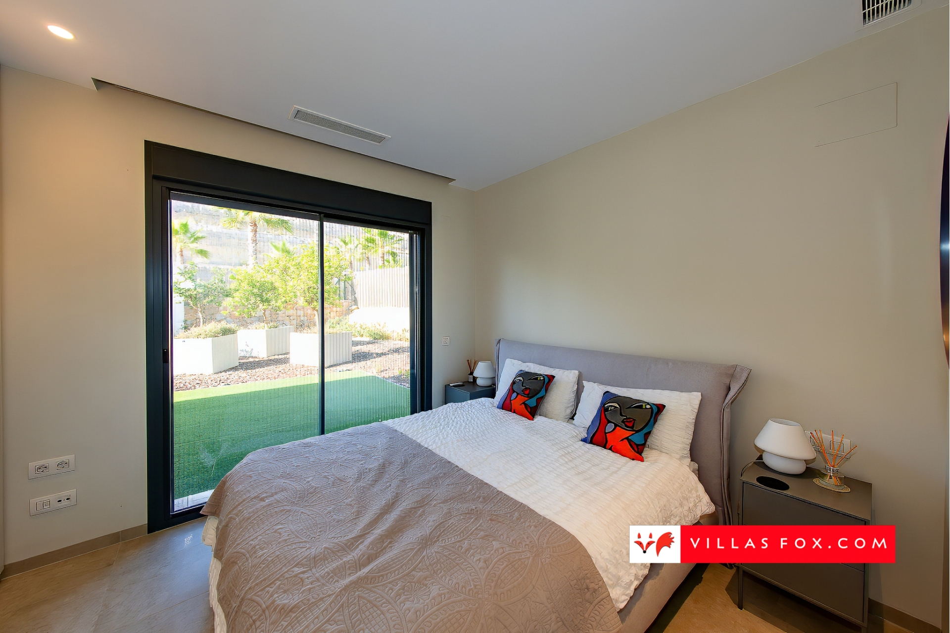 Продається розкішна вілла Las Colinas Country Club Golf Resort-183