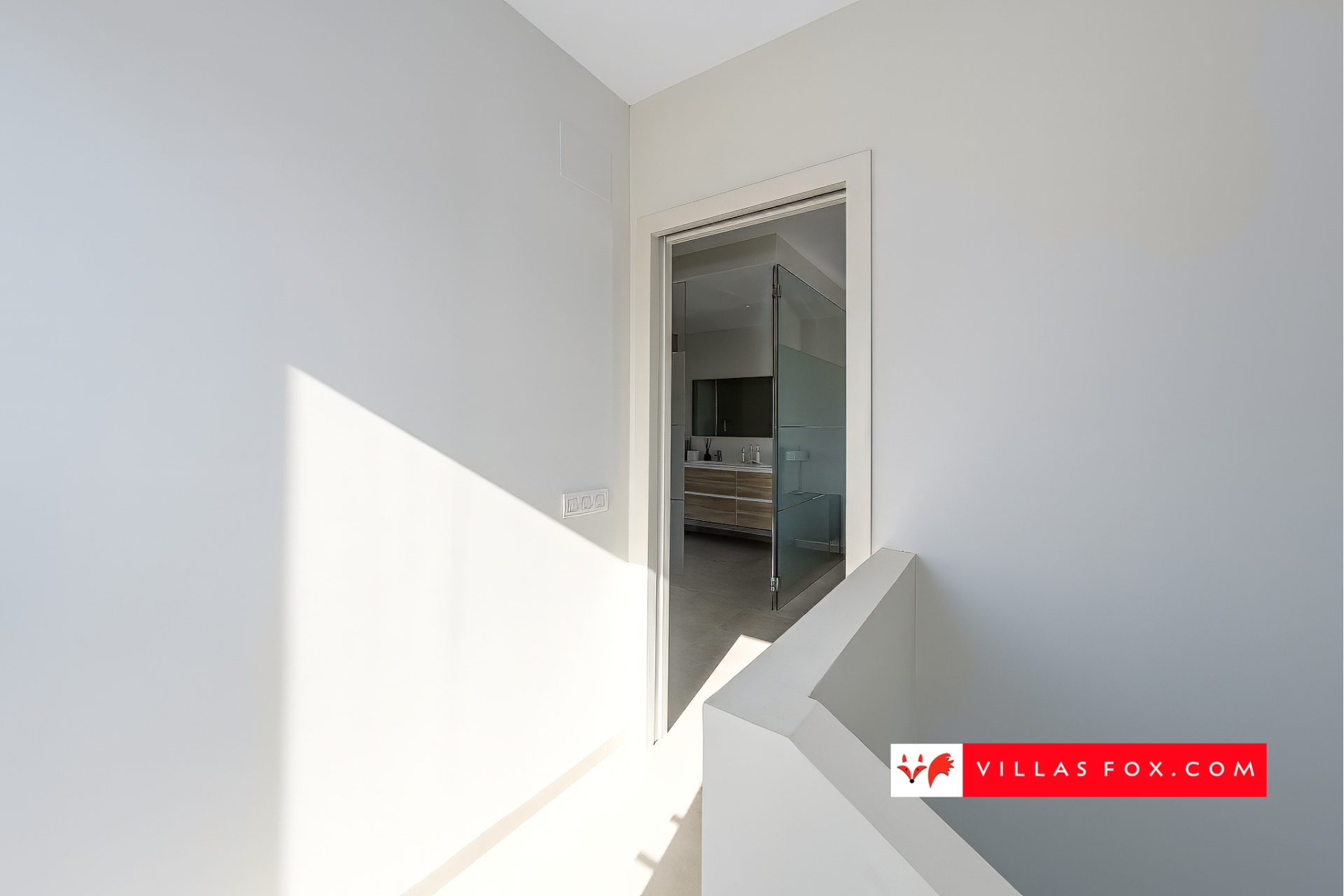 Продається розкішна вілла Las Colinas Country Club Golf Resort-192