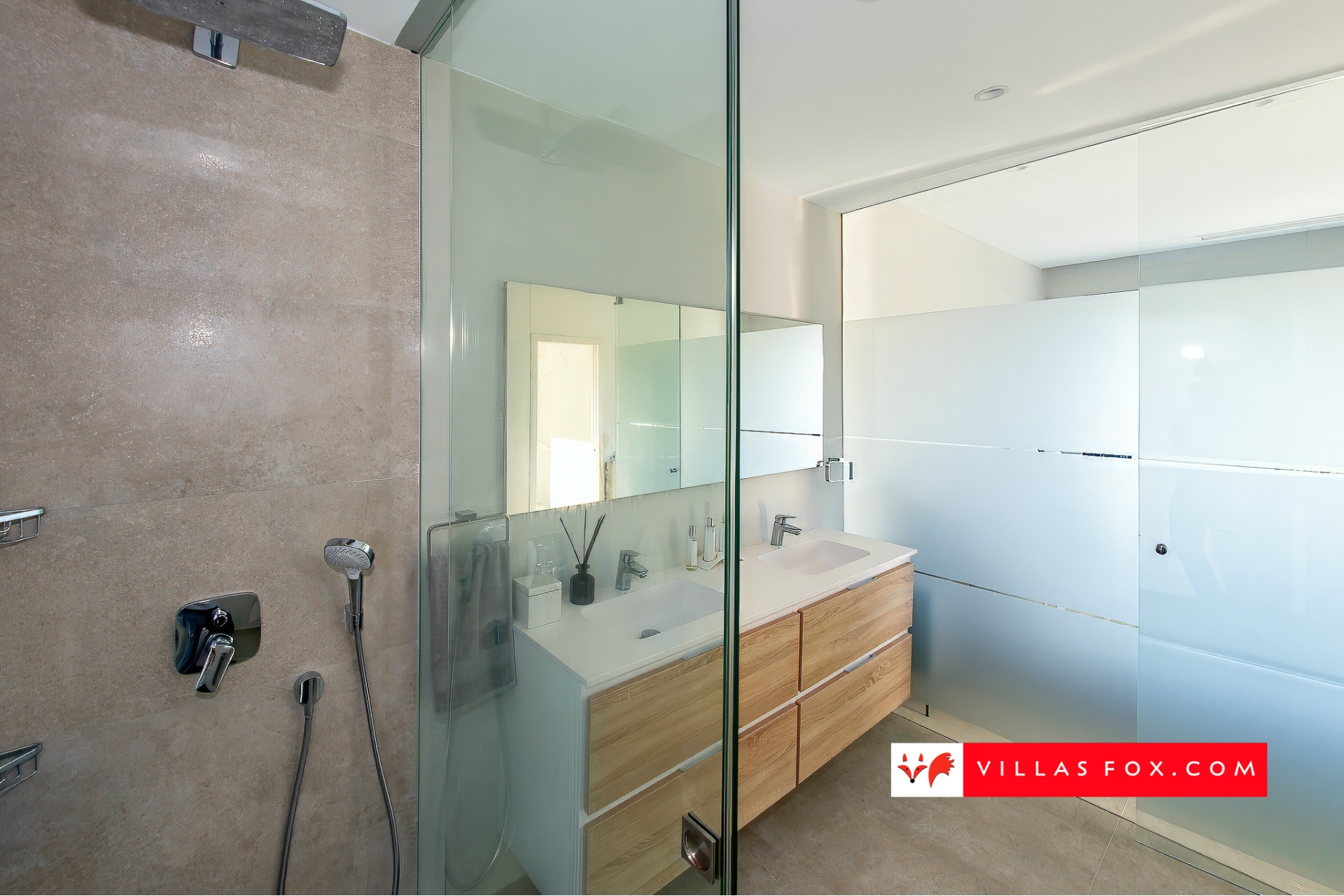 Продається розкішна вілла Las Colinas Country Club Golf Resort-200