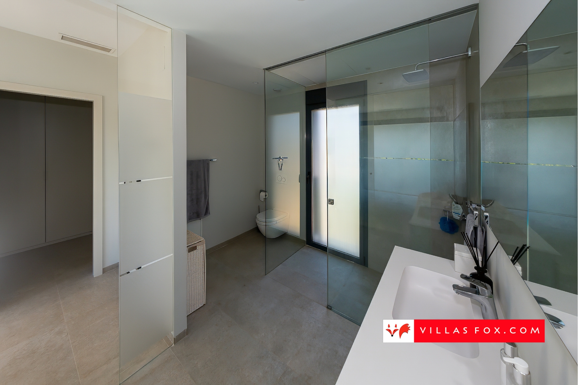 Продається розкішна вілла Las Colinas Country Club Golf Resort-201