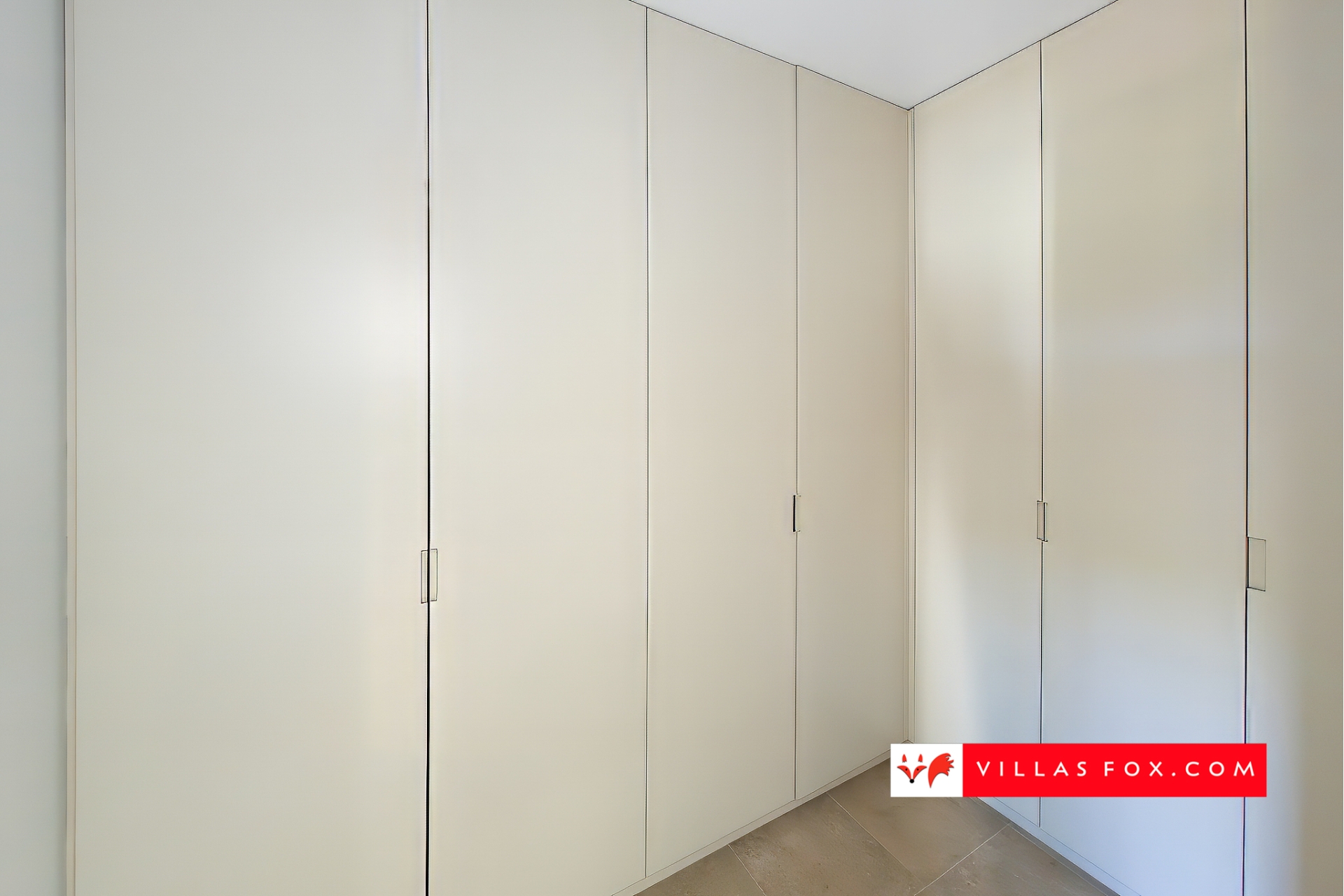 Продається розкішна вілла Las Colinas Country Club Golf Resort-202