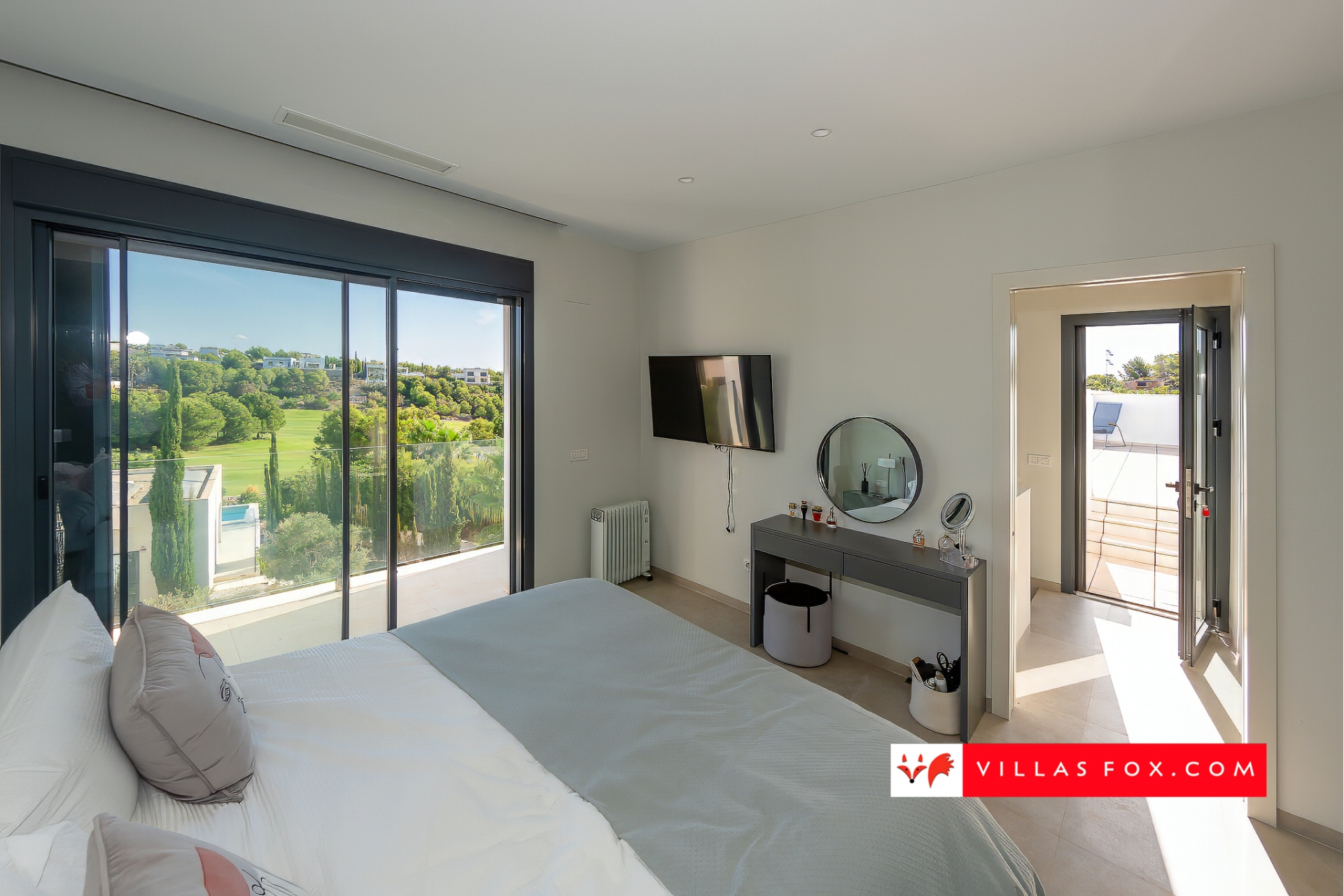 Продається розкішна вілла Las Colinas Country Club Golf Resort-216