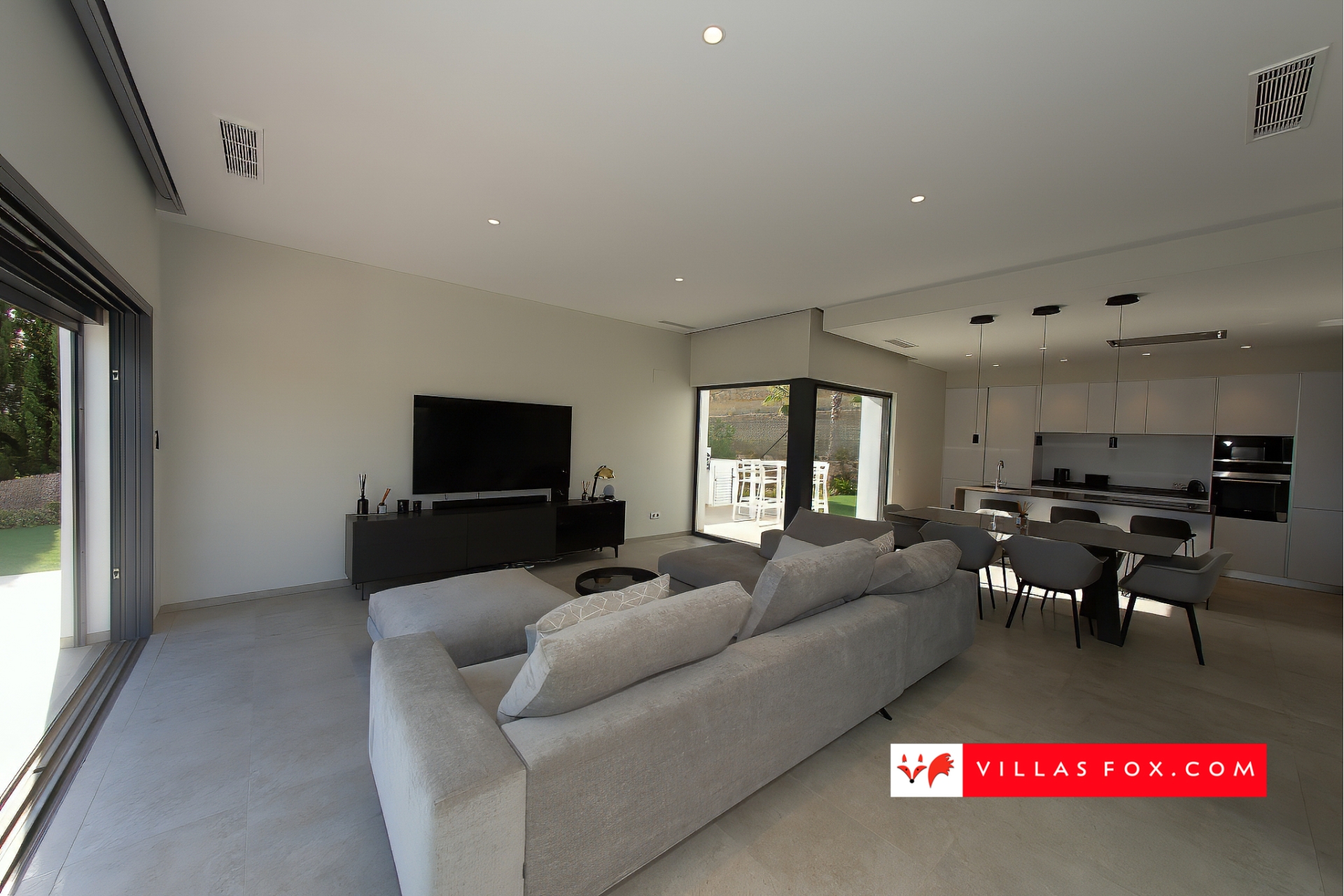 Продається розкішна вілла Las Colinas Country Club Golf Resort-227