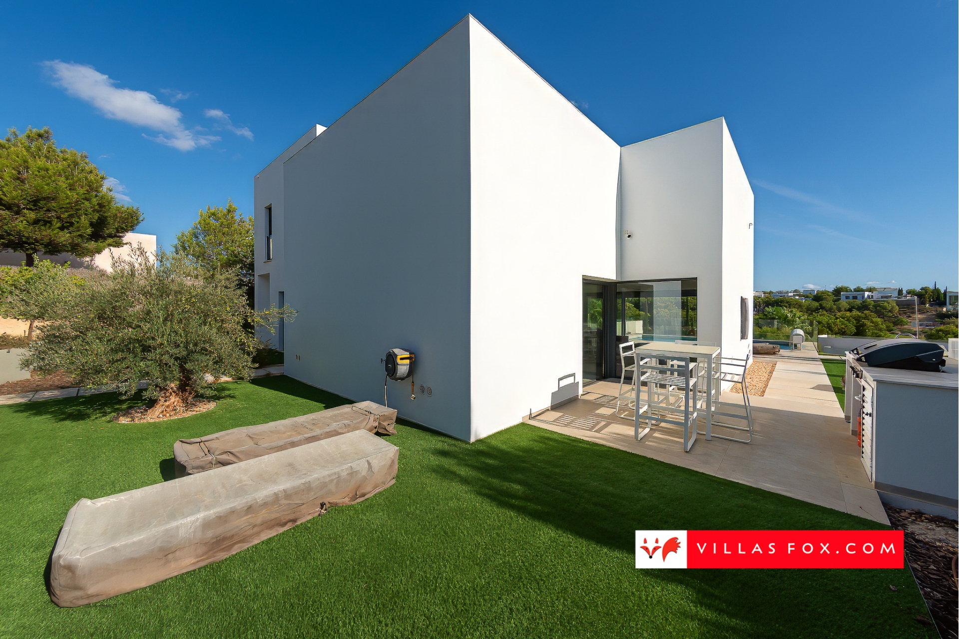 Продається розкішна вілла Las Colinas Country Club Golf Resort-241