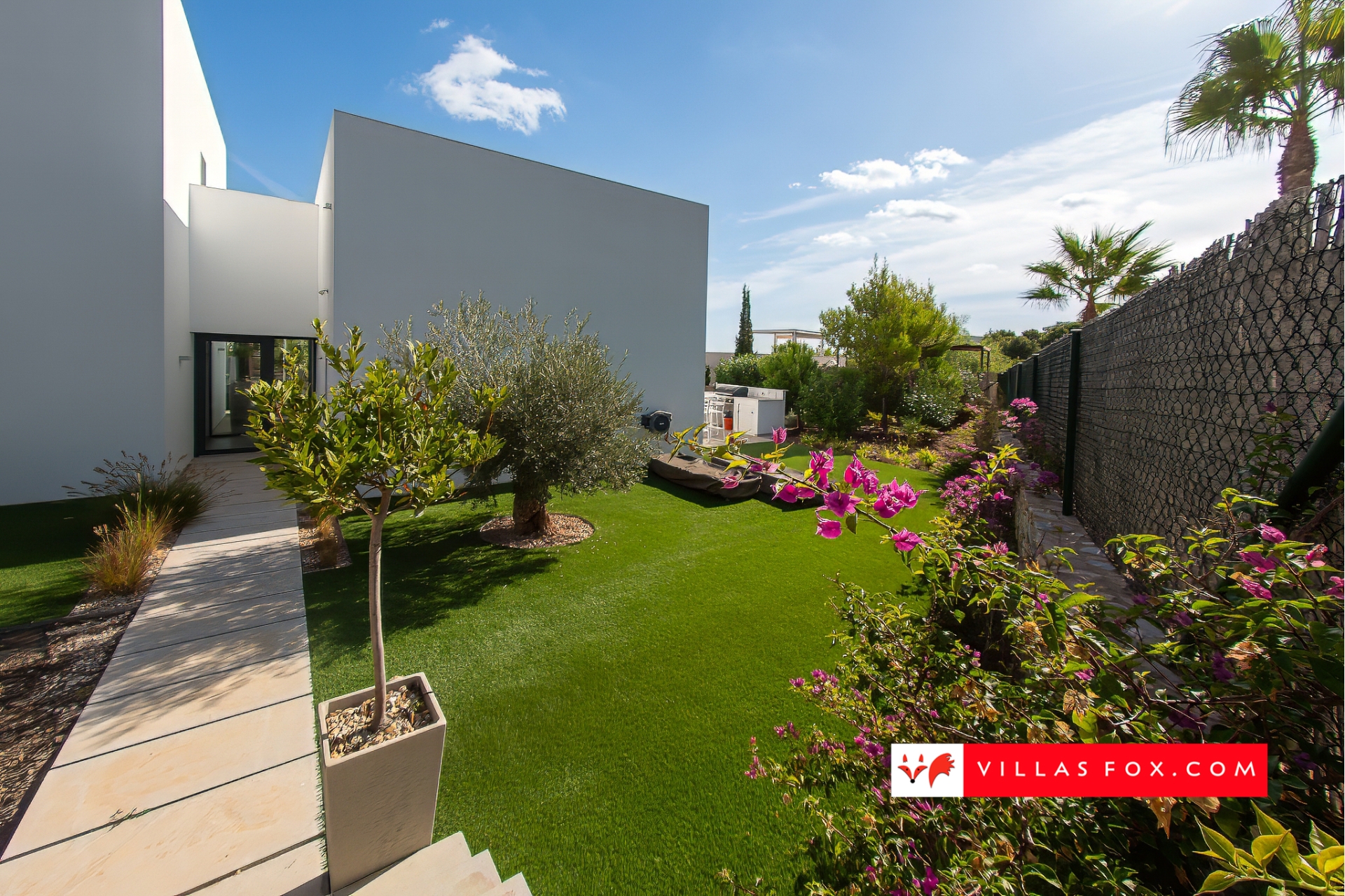 Продається розкішна вілла Las Colinas Country Club Golf Resort-247