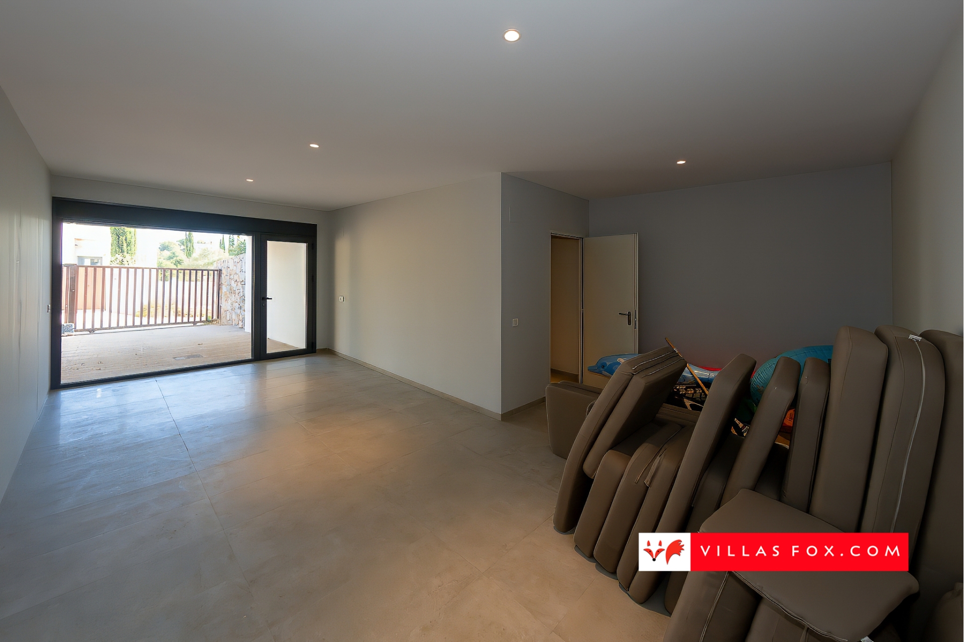 Продається розкішна вілла Las Colinas Country Club Golf Resort-250