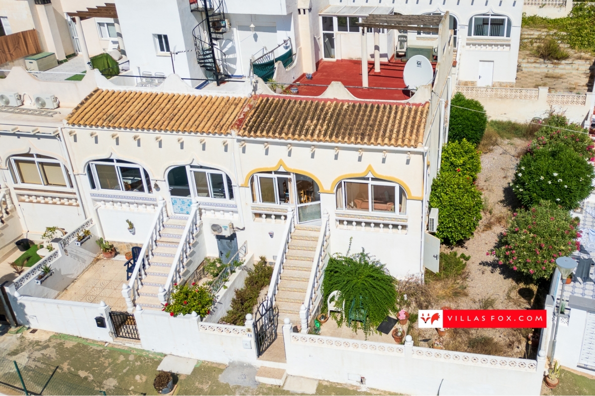 Balcón de la Costa Blanca end-townhouse for sale with great views, south-east-facing, solarium, garden