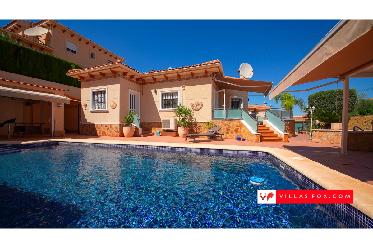 3-bedroom bungalow villa, Villas María with private pool, summer kitchen and carport