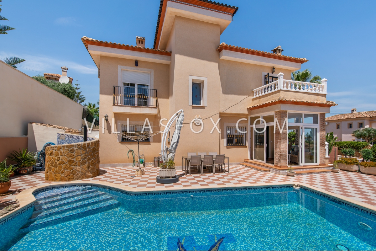 Torrestrella luxury villa for sale, 3-bedrooms, 3-bathrooms, Las Comunicaciones, private pool and garage, San Miguel de Salinas