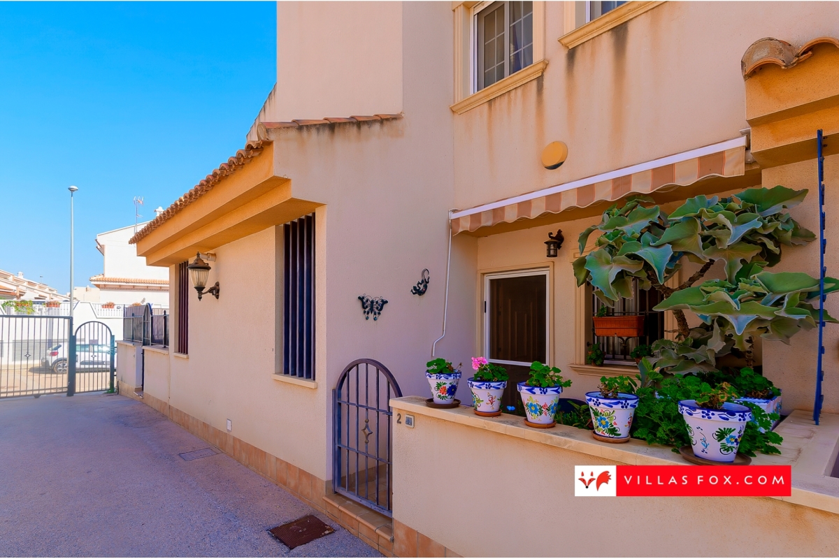 3-bedroom townhouse, Res. Flamencos, San Miguel de Salinas with large underbuild, pool
