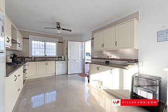 Luxury Spanish villa for sale-04