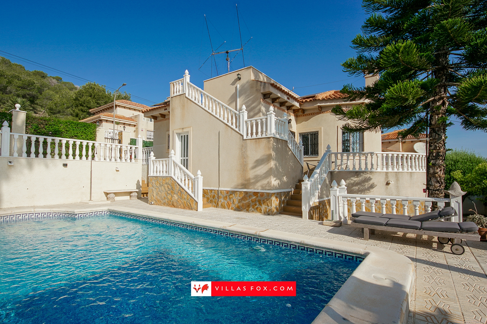 3-bedroom Villasmaría detached villa on one level with pool, San Miguel de Salinas