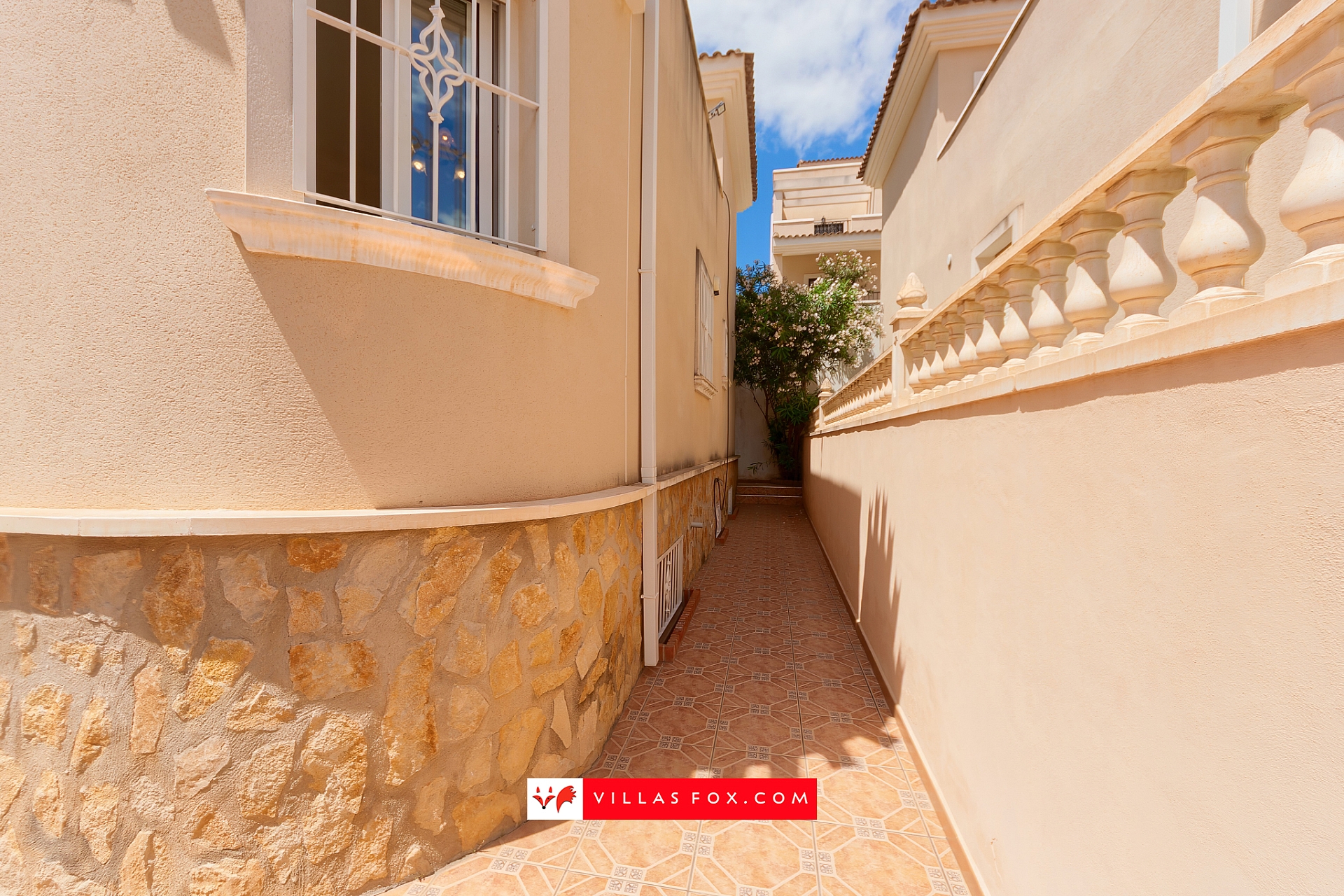 Los Alcores Mirador de San Miguel de Salinas villa for sale-41