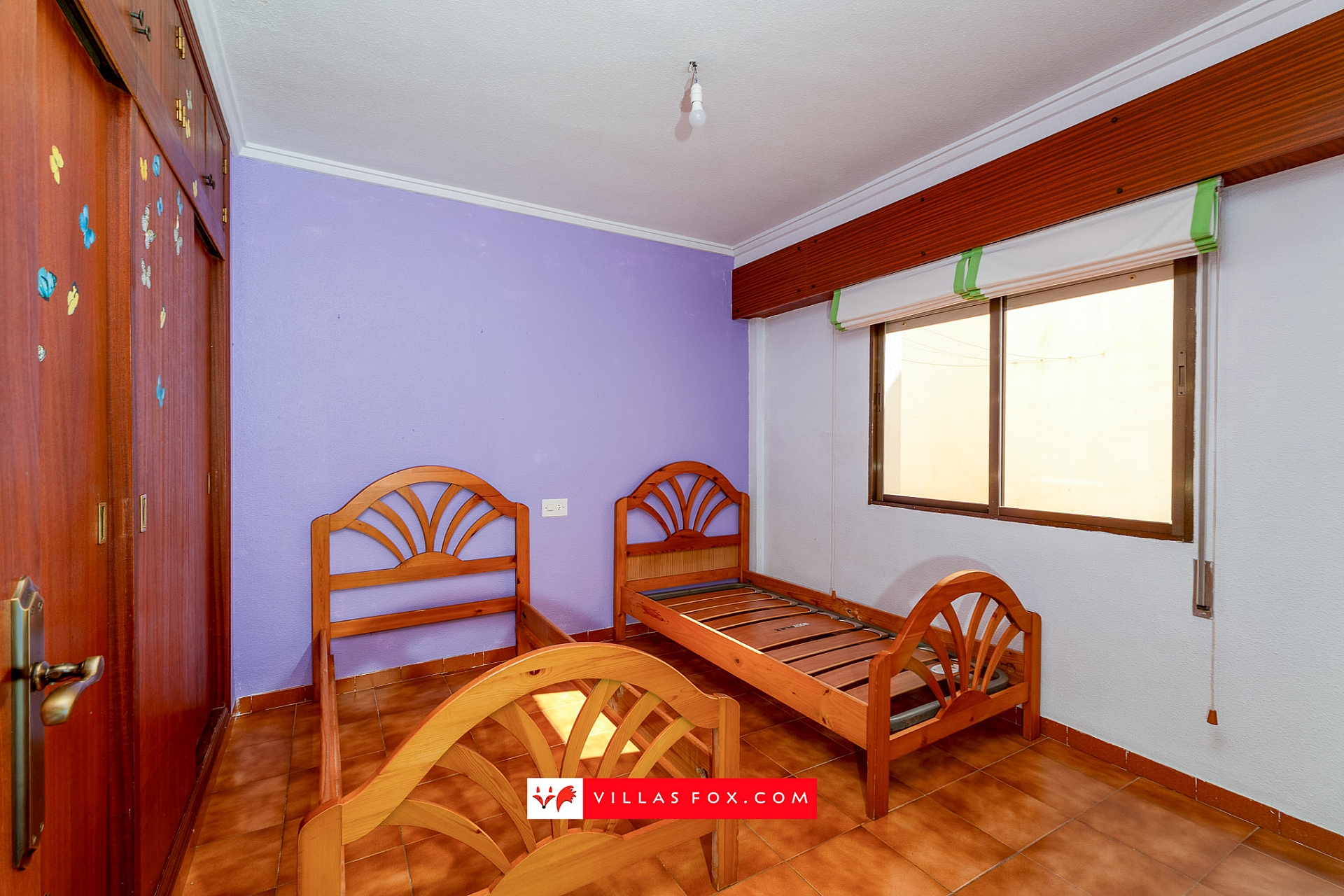 4-bedroom, 2-bathroom first-floor apartment with garage space and communal solarium, very central location 