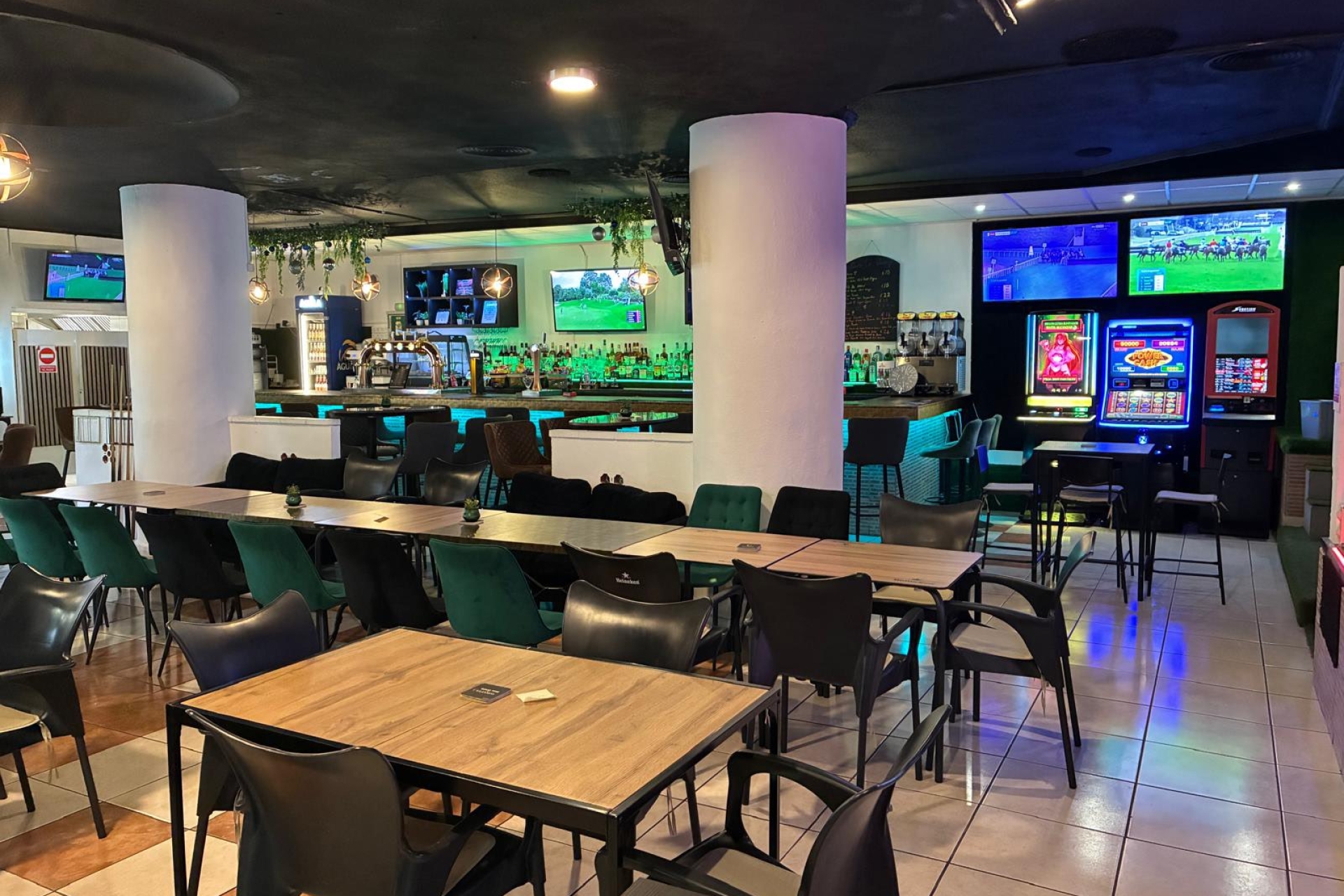 Bar-restaurant- venue traspaso - San Miguel de Salinas - FANTASTIC OPPORTUNITY!
