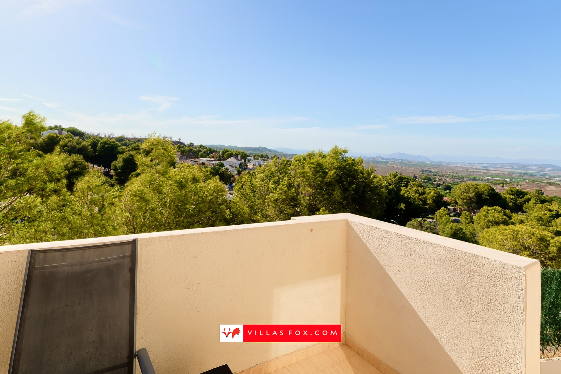 Los Pinos studio apartment, great views, Mirador de San Miguel