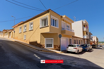Traditional townhouse with large patio garden and garage, San Miguel de Salinas town centre