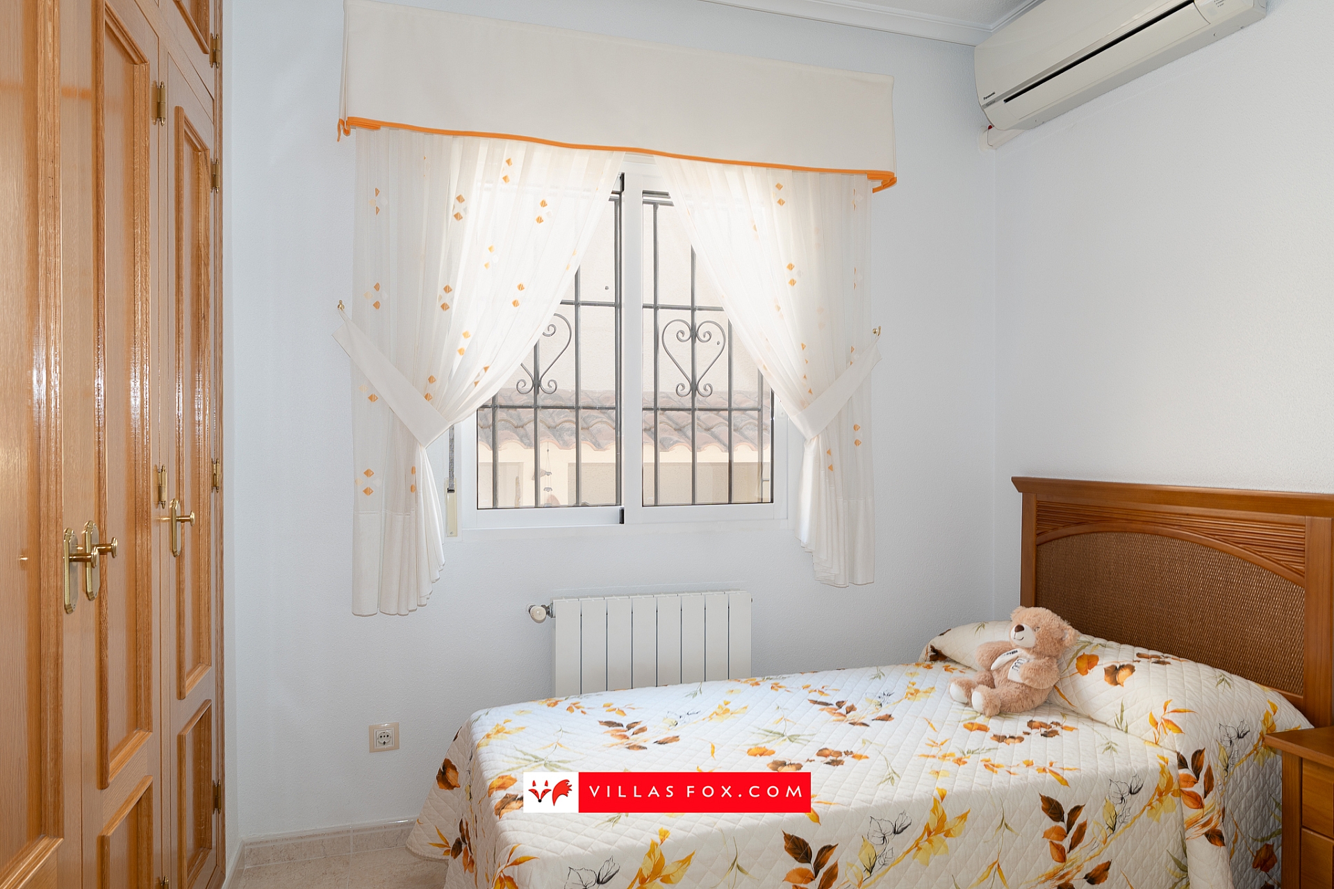 Bigastro detached villa with pool for sale-10