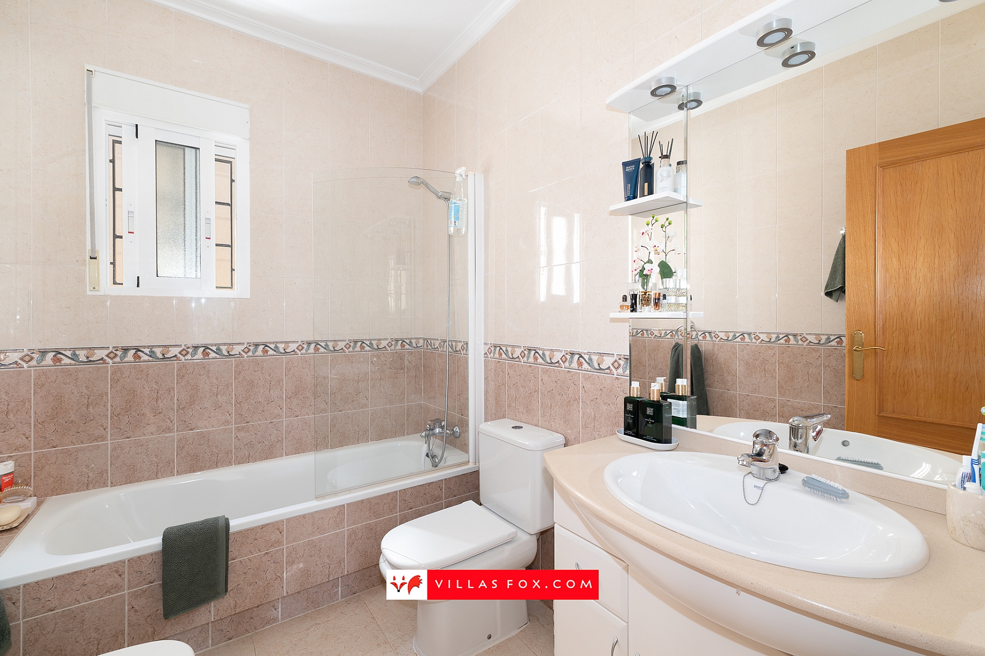 Bigastro detached villa with pool for sale-11