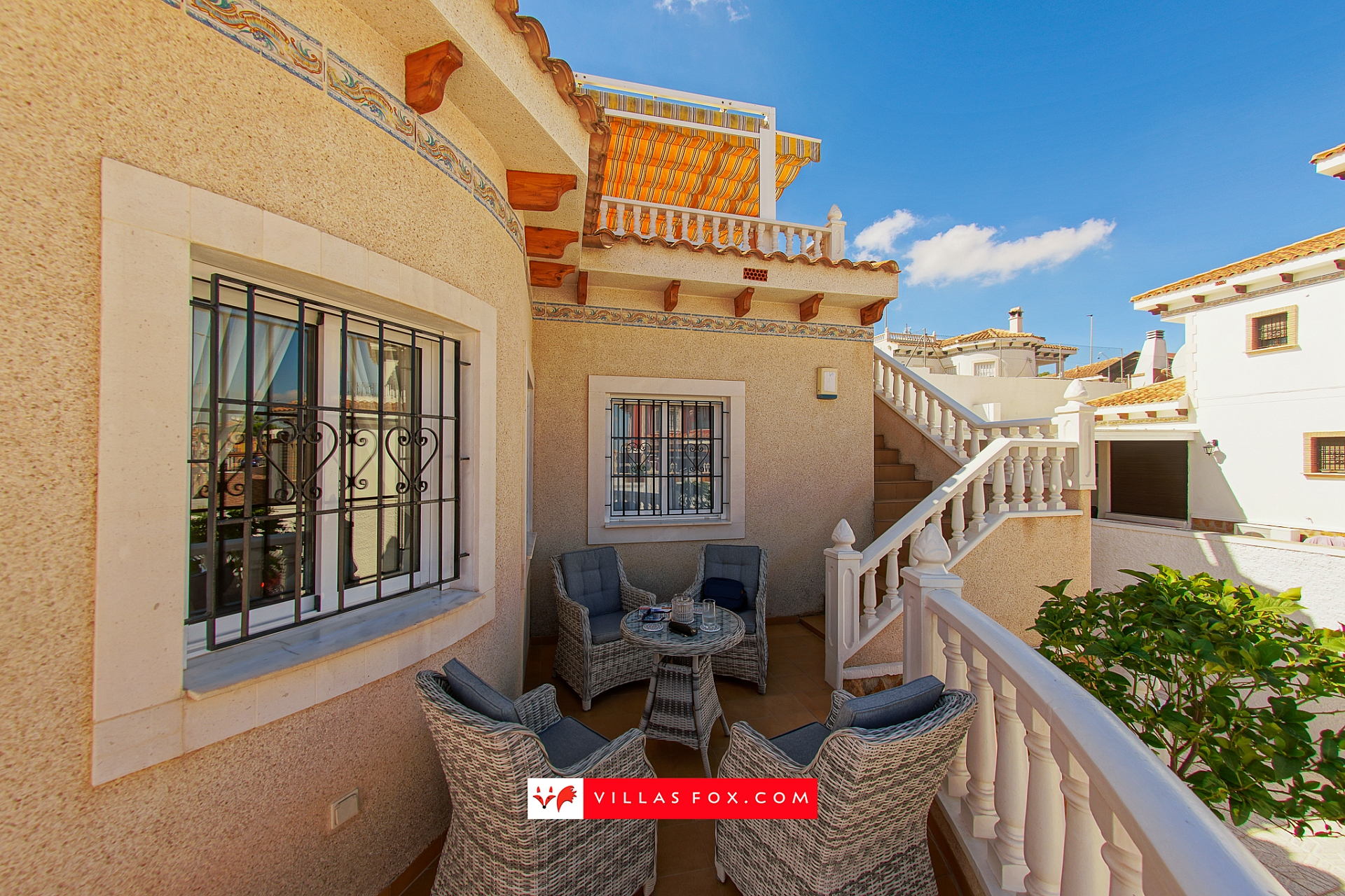 Bigastro detached villa with pool for sale-19